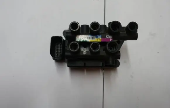 Tesla Model S Air suspension compressor/pump 1027919-00-B