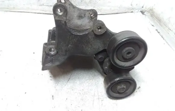 Hyundai Santa Fe Generator/alternator bracket 