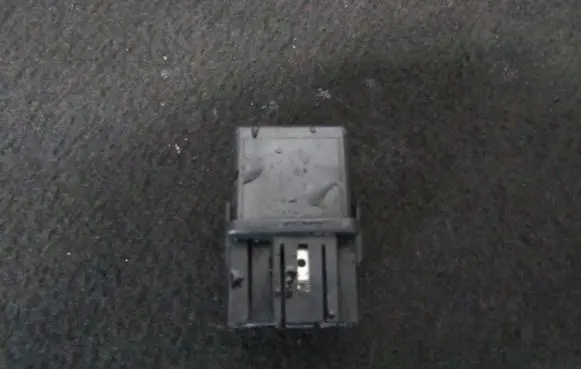 Mitsubishi Carisma Other relay mb953381 v23134-b52-x240