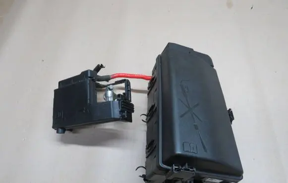Opel Insignia A Fuse module 13255300 529050199