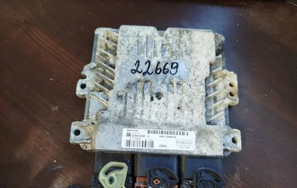Ford C-MAX II Engine control unit/module av6112a650ge av61-12a650-ge s180133008d