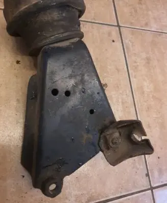 Engine mount bracket