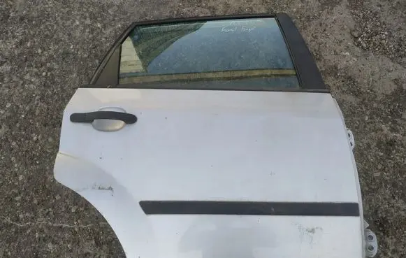 Ford Fiesta Rear door sidabrines