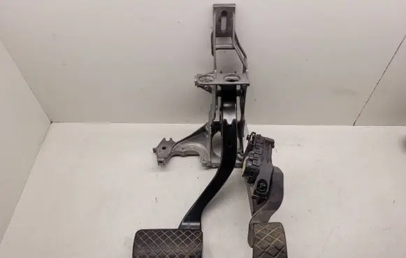 Audi A4 S4 B7 8E 8H Pedal assembly 8E1721117A