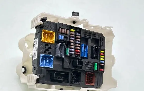 Citroen Berlingo Fuse module 9830707680