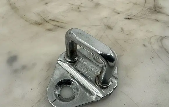 BMW 3 E46 Rear door lock loop/hook striker 8196035