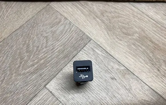 BMW 5 F10 F11 USB socket connector 9167196 61319167196 9237656
