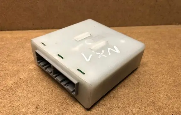 Nissan X-Trail T30 Door central lock control unit/module 285508H705