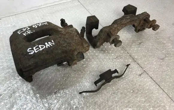 BMW 5 E39 Front brake caliper 6030