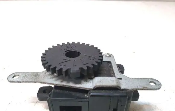 Toyota Avensis T270 Air flap motor/actuator 0638000920