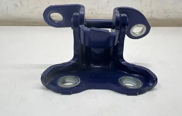 Rear door upper hinge