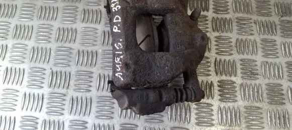 Toyota Auris 150 Front brake caliper