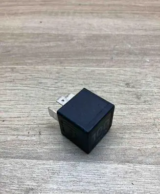 Audi 100 S4 C4 Other relay 7M0951253A 95VW10K705CA