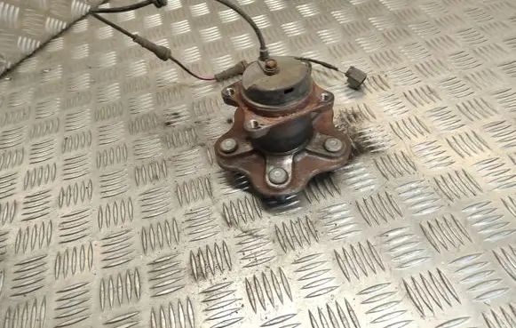 Nissan Pulsar Rear wheel hub