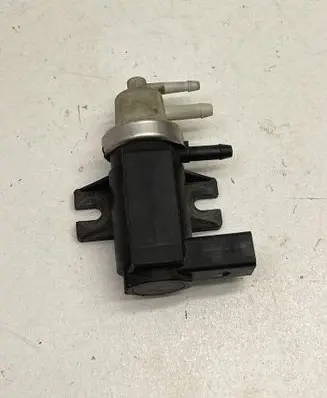Audi A4 S4 B6 8E 8H Turbo solenoid valve 1J0906627B 72290345 04T114