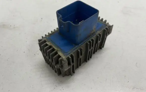 Opel Astra H Glow plug pre-heat relay 55353011