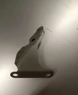 Audi Q7 4L Fender mounting bracket 4L0821135