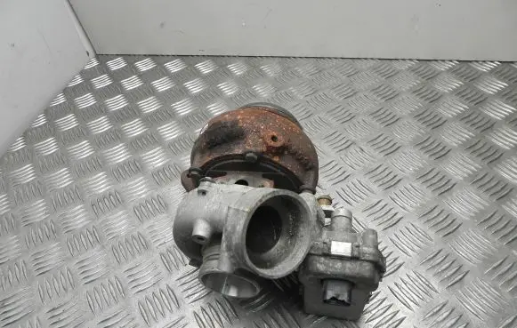 Mercedes-Benz Sprinter W906 Turbo A6510900186 VD17260DEFEKTAS