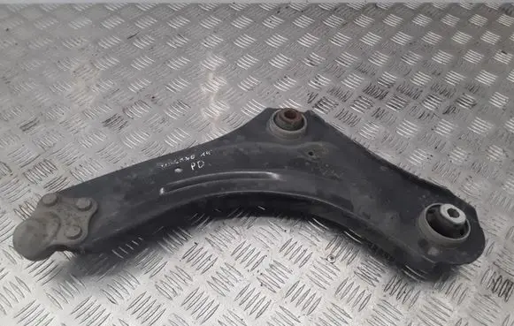 Renault Megane III Front lower control arm/wishbone 096R