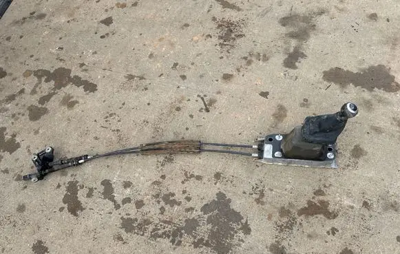 Audi Q3 8U Gear shifter/selector 1K0711061B