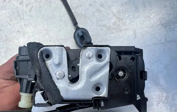 Renault Zoe Front door lock 805031107R 40517235