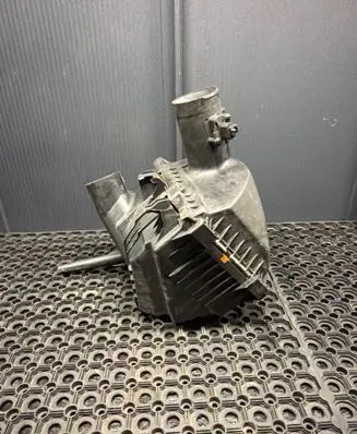 Opel Vivaro Air filter box 165009078R 93867738 93451661