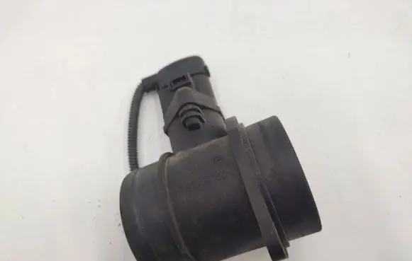 Volkswagen PASSAT B6 Mass air flow meter