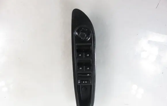 Opel Mokka Electric window control switch 95393863600R