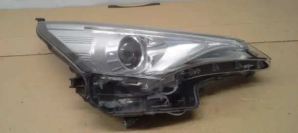 Toyota Avensis T270 Headlight/headlamp 121212