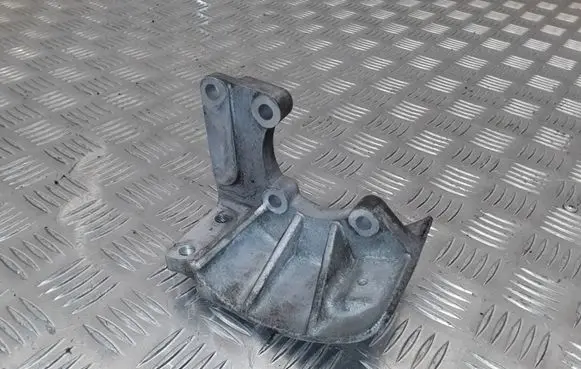 Chevrolet Captiva Engine mounting bracket