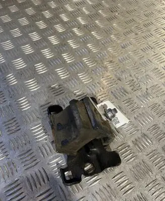 Mercedes-Benz X-class W470 Engine mount bracket