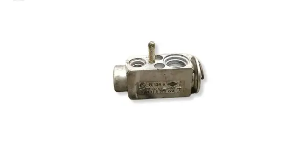 BMW 3 E46 Air conditioning (A/C) expansion valve 64118372773 8372773 R134A