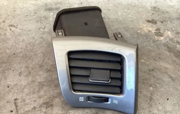 Toyota Avensis Verso Dash center air vent grill 5566044080 5566044050 5568744030
