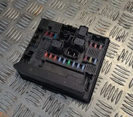 Nissan Qashqai Fuse module 284B7JD000