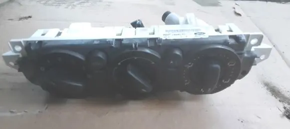 Ford Focus C-MAX Climate control unit