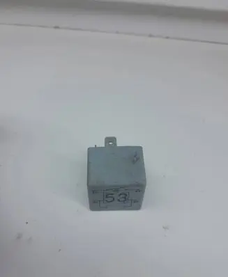 Volkswagen Golf IV Coolant fan relay 141951253B 20240072