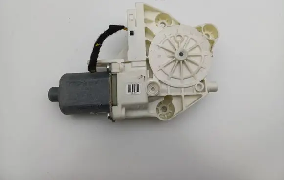 Ford Focus Front door window regulator motor 4M5T14553 0130822216