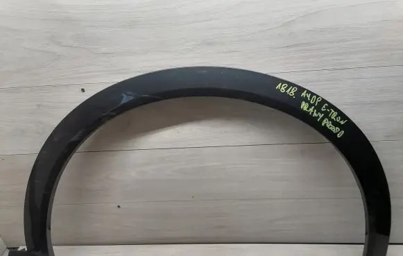 Audi e-tron Front arch trim 4KE853718