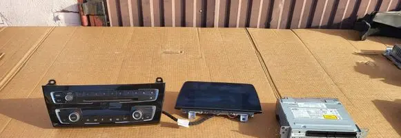 BMW 1 F20 F21 Radio/GPS head unit trim 9363545 E1120691D
