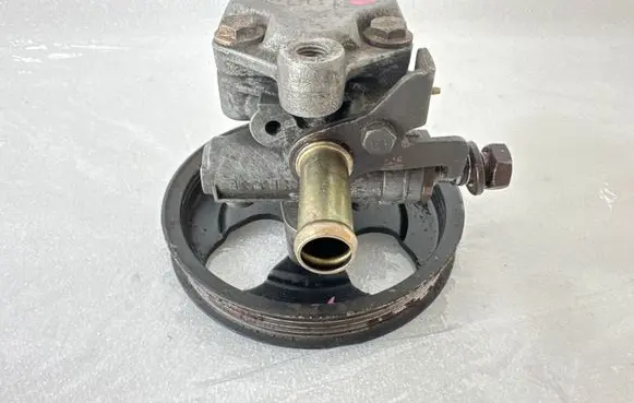 Mitsubishi Space Star Power steering pump 