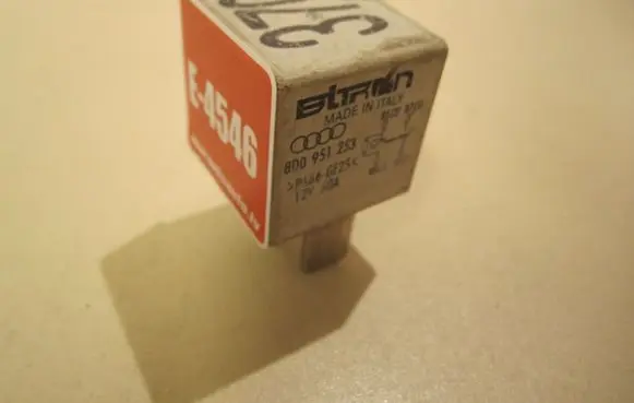 Audi A4 S4 B5 8D Other relay 8D0951253