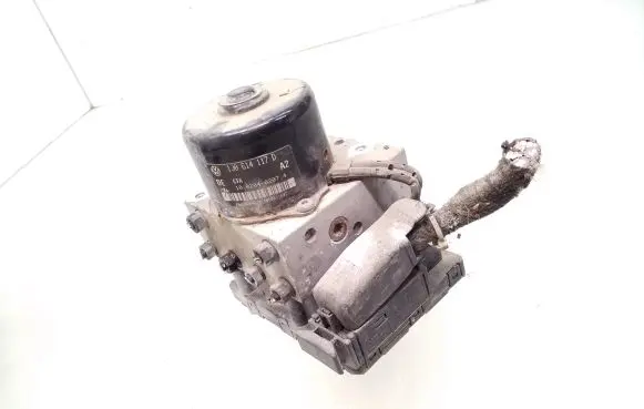 Volkswagen Golf IV ABS Pump 1J0907379P 5WK8476 1J0614117D