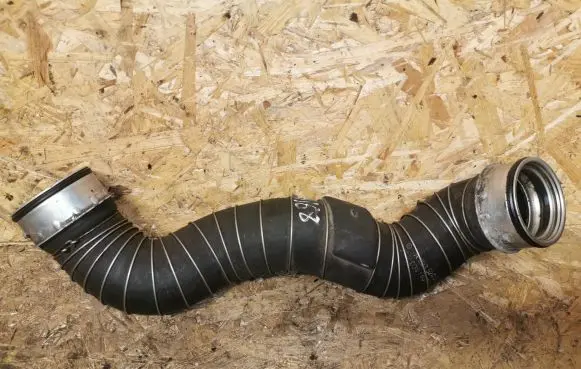 Mercedes-Benz C W203 Intercooler hose/pipe A2035280782