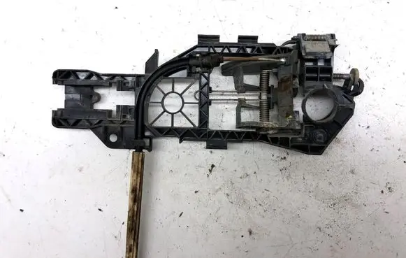Volkswagen PASSAT B7 Rear door exterior handle/bracket 3C0837886J