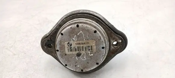 BMW X5 E53 Engine mount bracket 109699601