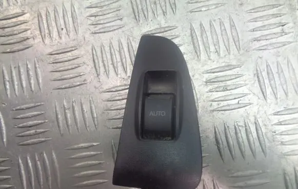 Toyota Avensis T250 Quarter vent window switch 