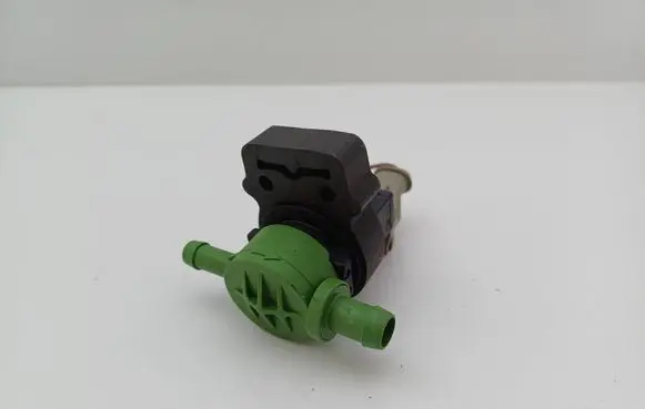 Mercedes-Benz C W203 Valve vacuum 0004703293