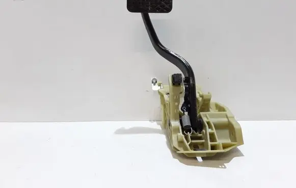 BMW 5 E60 E61 Brake pedal 676922103