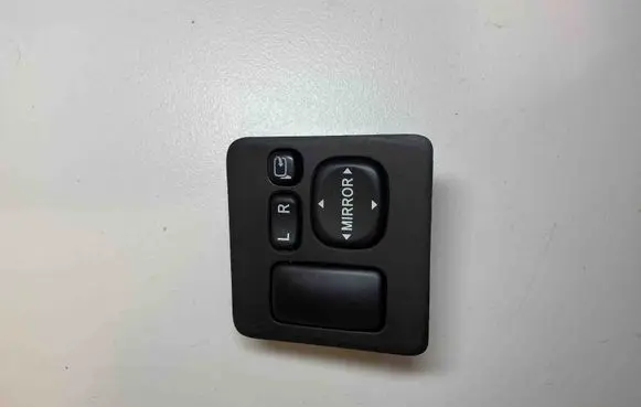Wing mirror switch