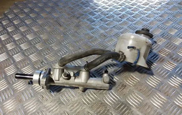 Toyota Avensis Verso Master brake cylinder 13231140260